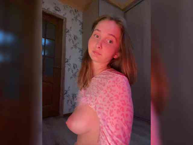 PeachGirl webcam