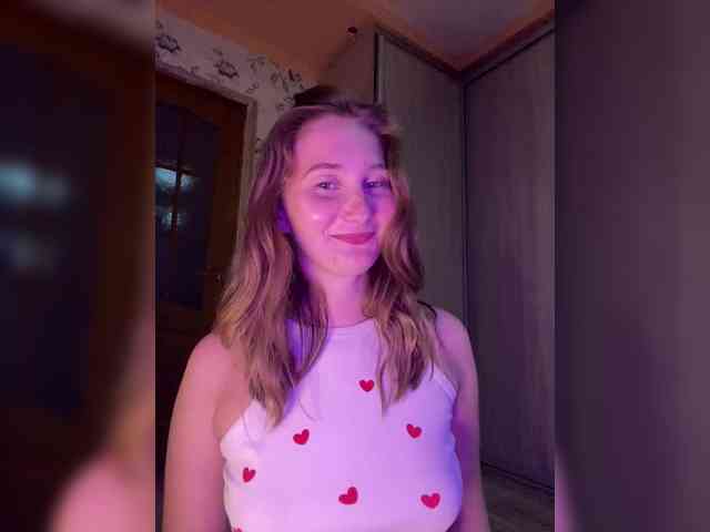 PeachGirl webcam
