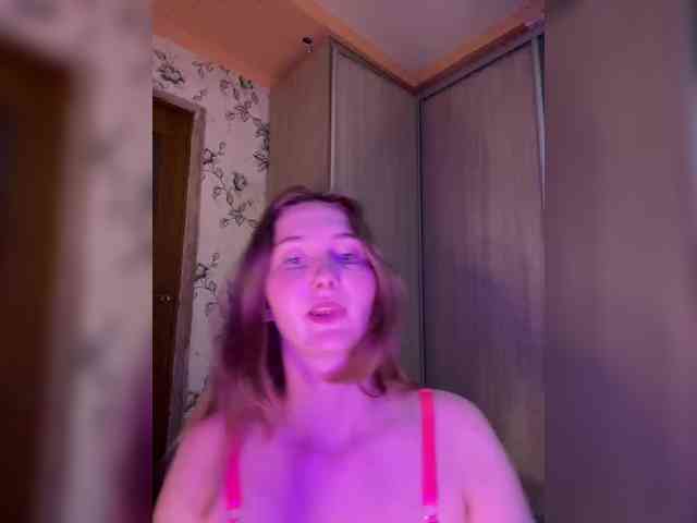 PeachGirl webcam