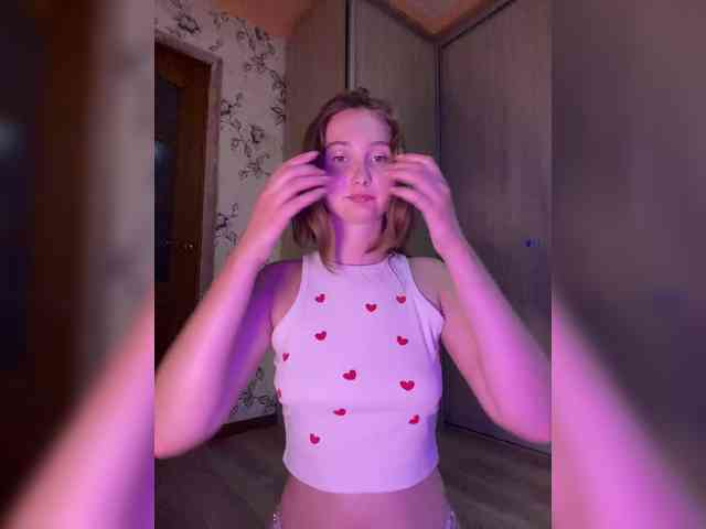 PeachGirl webcam