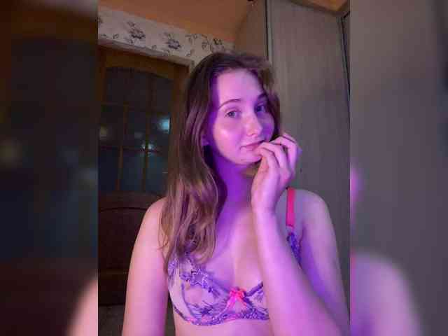PeachGirl webcam