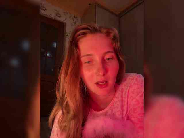 PeachGirl webcam