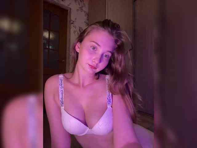PeachGirl webcam
