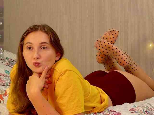 PeachGirl webcam