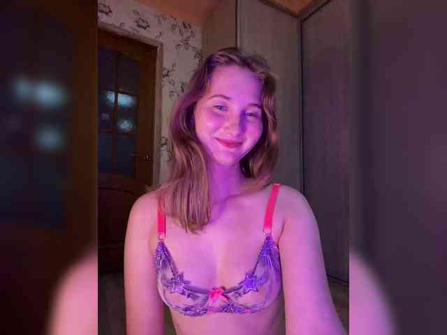 PeachGirl webcam
