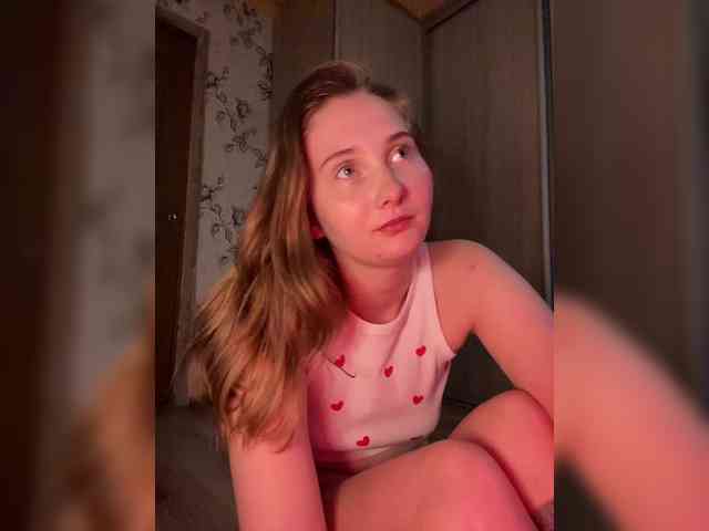 PeachGirl webcam