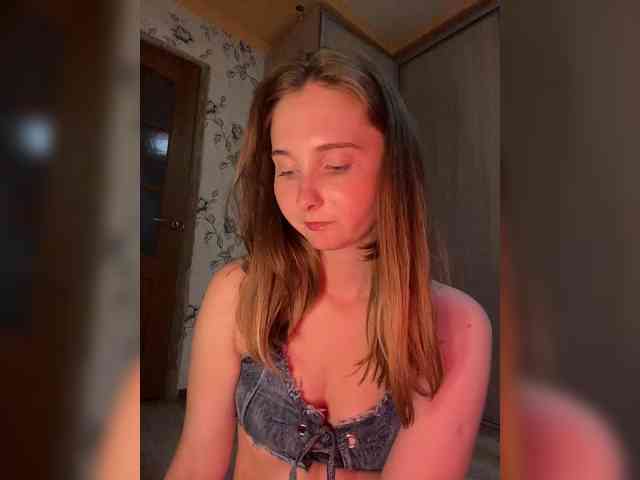 PeachGirl webcam