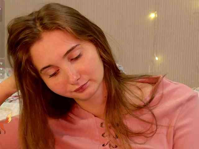 PeachGirl webcam
