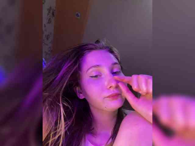 PeachGirl webcam