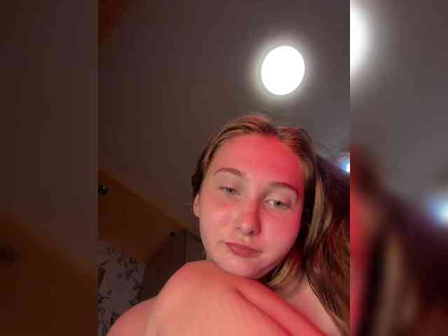 PeachGirl webcam