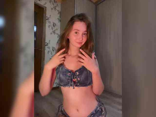 PeachGirl webcam