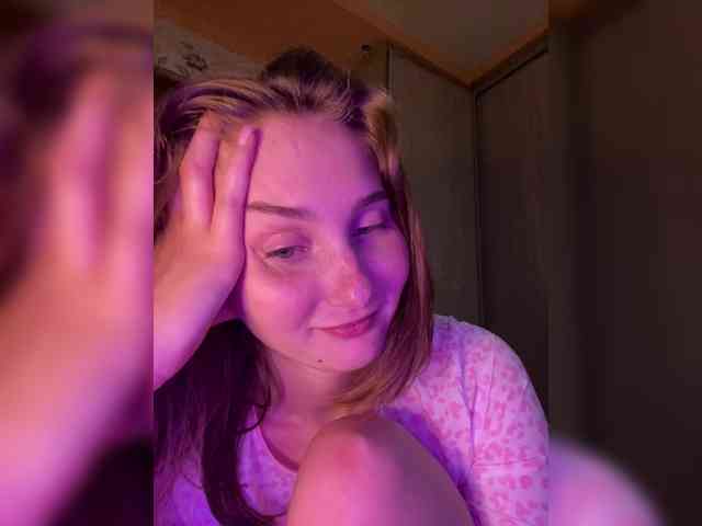 PeachGirl webcam