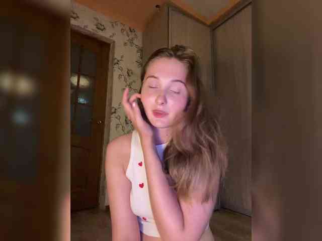 PeachGirl webcam