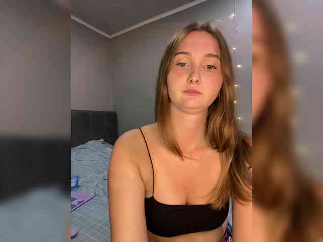 PeachGirl webcam