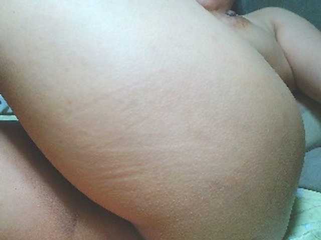 NaughtyWetPieXx webcam