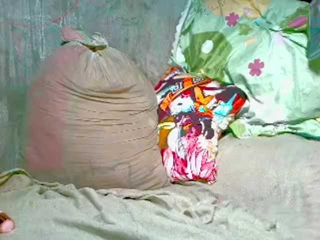 NaughtyWetPieXx webcam