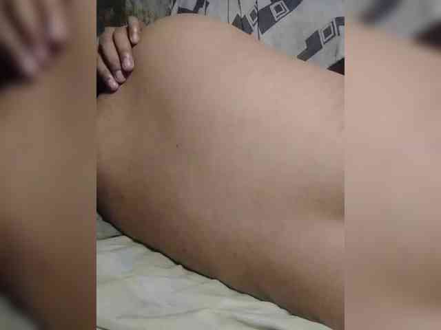 NaughtyWetPieXx webcam