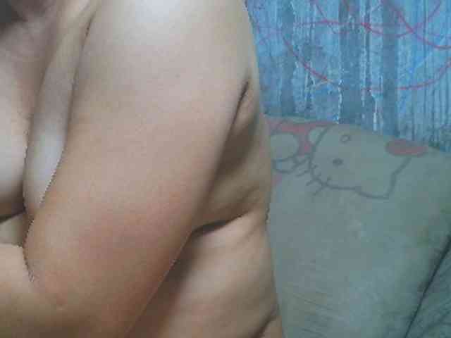 NaughtyWetPieXx webcam