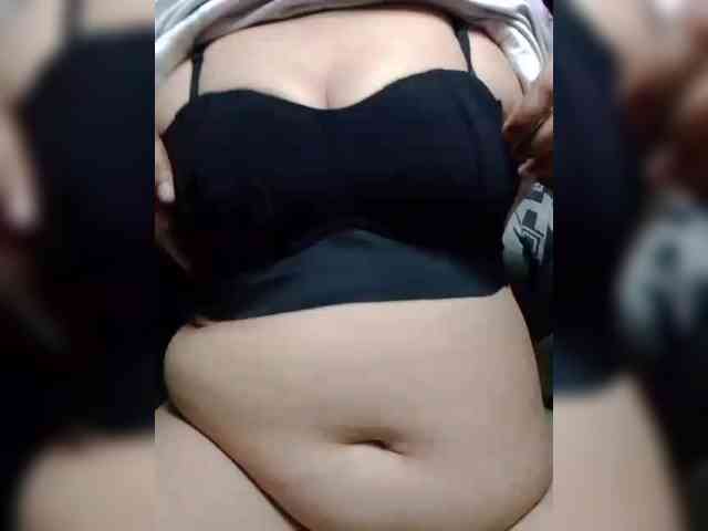 NaughtyWetPieXx webcam