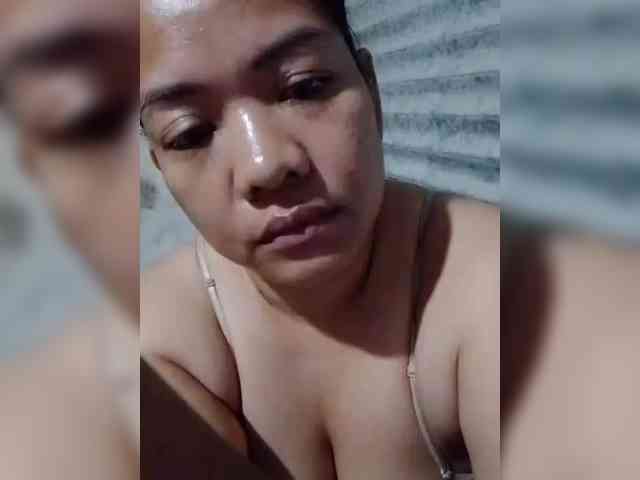 NaughtyWetPieXx webcam