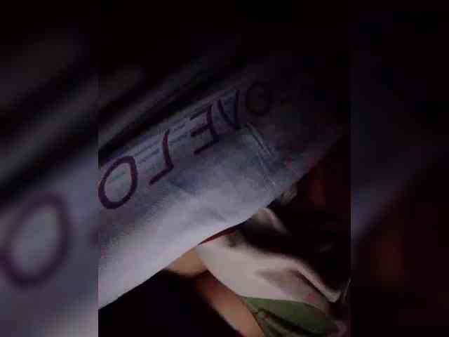 NaughtyWetPieXx webcam