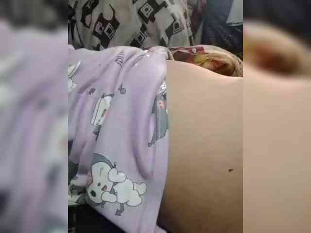 NaughtyWetPieXx webcam