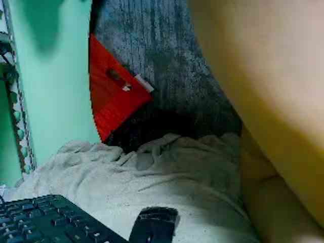 NaughtyWetPieXx webcam