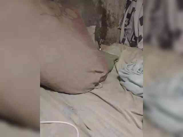 NaughtyWetPieXx webcam