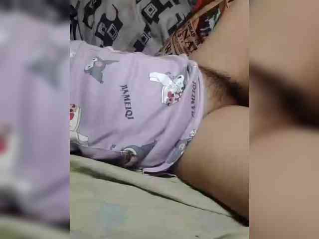 NaughtyWetPieXx webcam