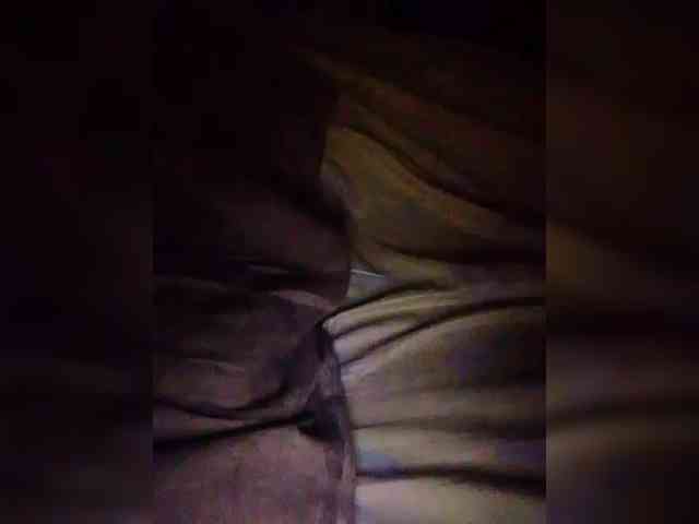 NaughtyWetPieXx webcam