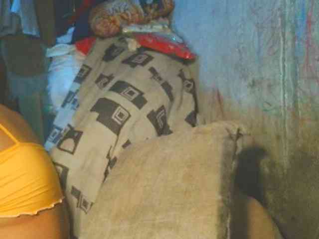 NaughtyWetPieXx webcam