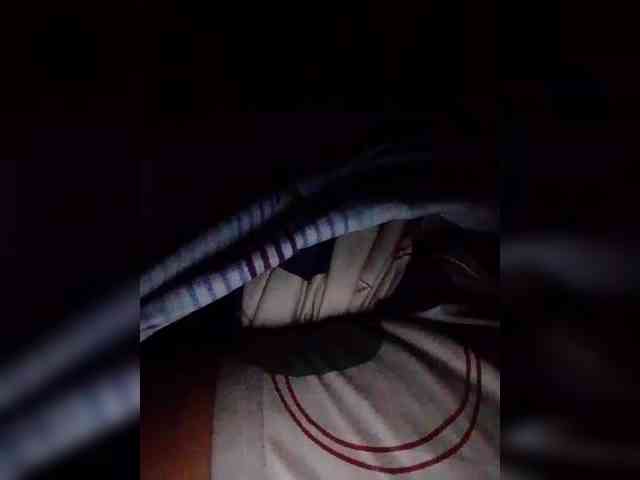 NaughtyWetPieXx webcam