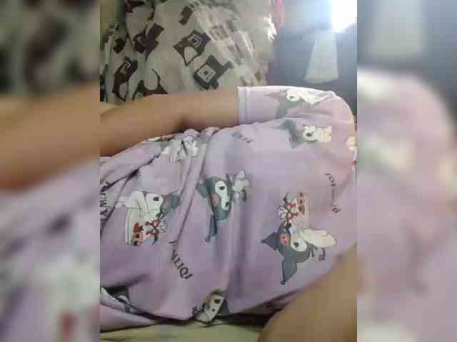 NaughtyWetPieXx webcam