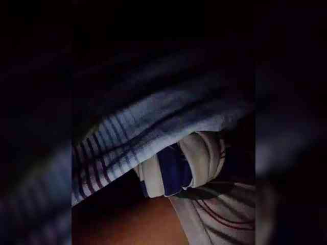 NaughtyWetPieXx webcam