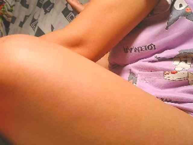 NaughtyWetPieXx webcam