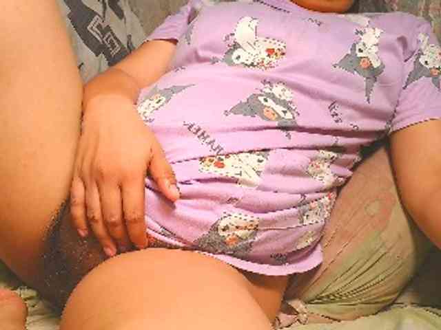 NaughtyWetPieXx webcam