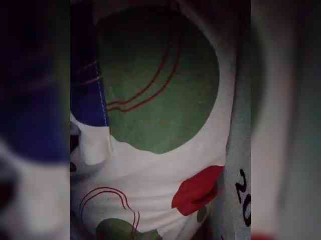 NaughtyWetPieXx webcam