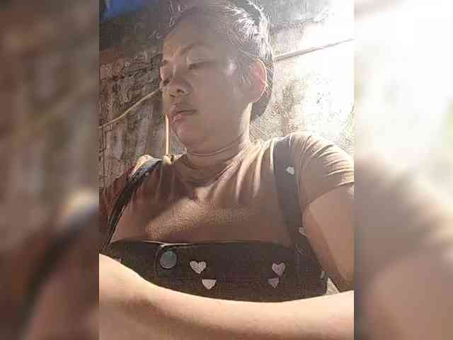 NaughtyWetPieXx webcam