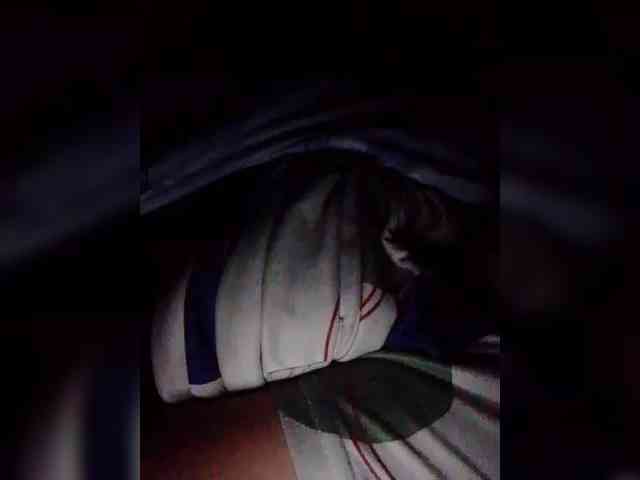 NaughtyWetPieXx webcam