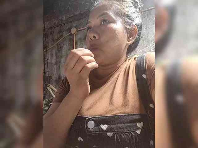 NaughtyWetPieXx webcam