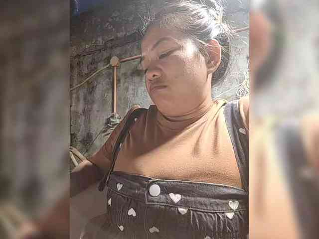 NaughtyWetPieXx webcam