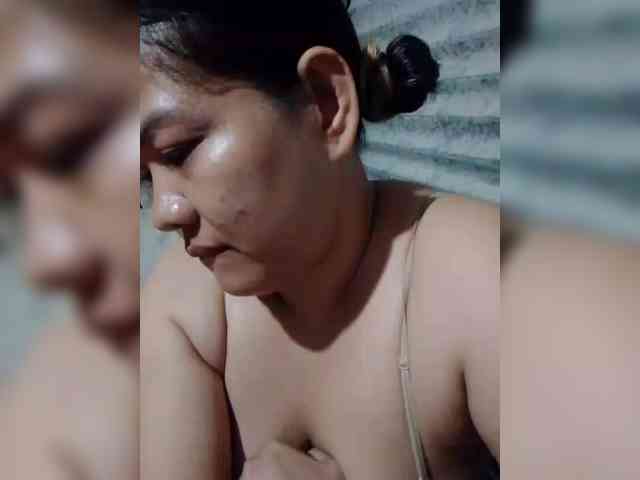 NaughtyWetPieXx webcam