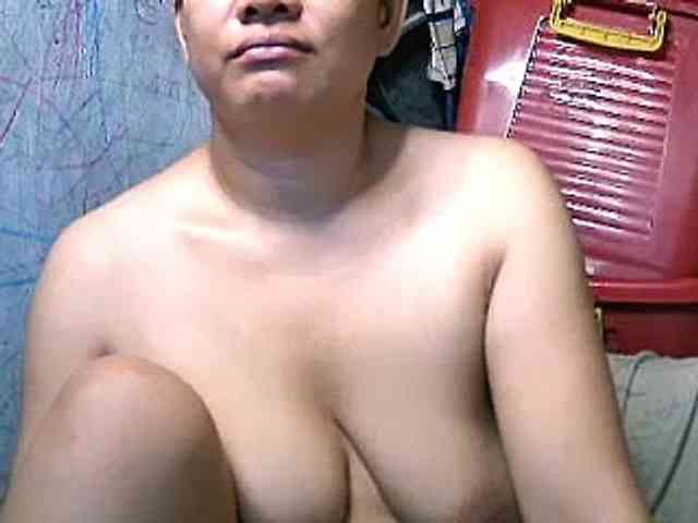 NaughtyWetPieXx webcam