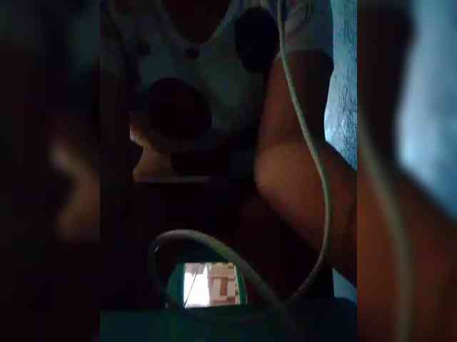 NaughtyWetPieXx webcam