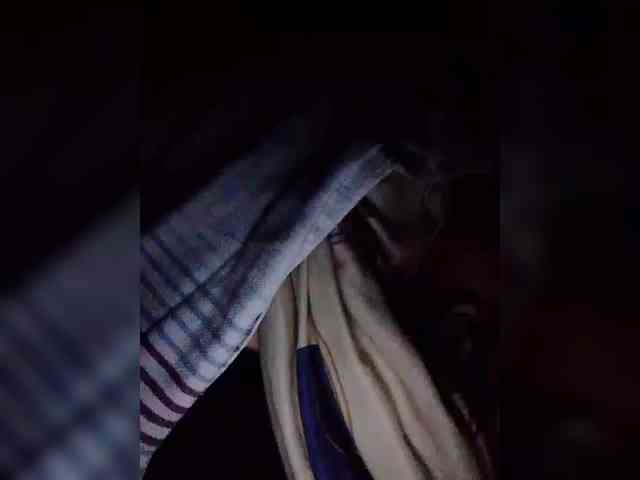 NaughtyWetPieXx webcam