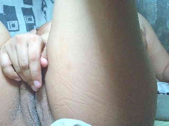 NaughtyWetPieXx webcam