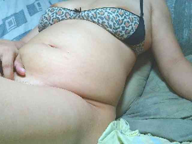 NaughtyWetPieXx webcam