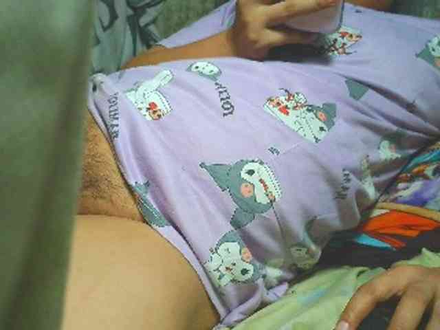 NaughtyWetPieXx webcam