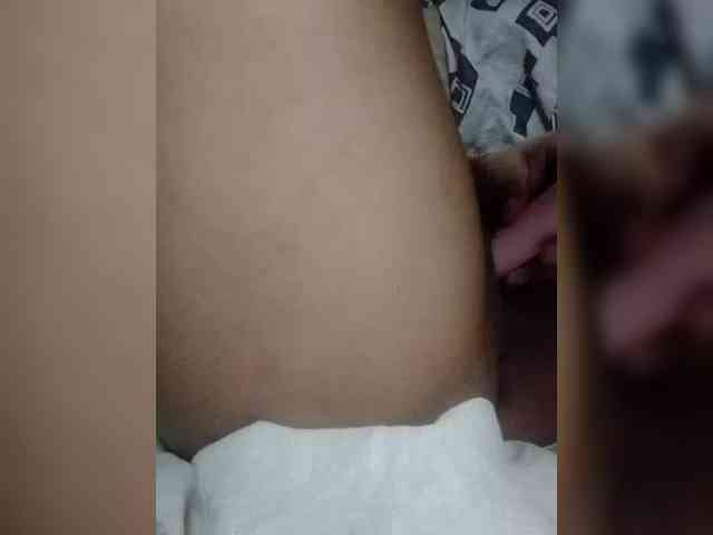 NaughtyWetPieXx webcam