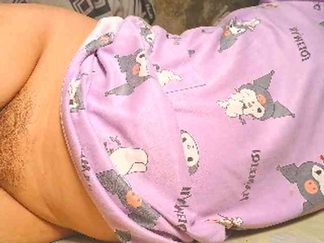 NaughtyWetPieXx webcam